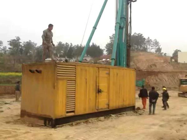 岳阳楼如何判断水冷式机油散热器密封件是否需要更换?